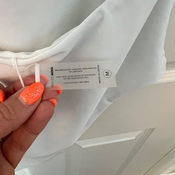 Fashion Nova NWT Woman's White Underwire Chain Strap Sexy 1 Piece Swimsuit M - Picture 4 of 5